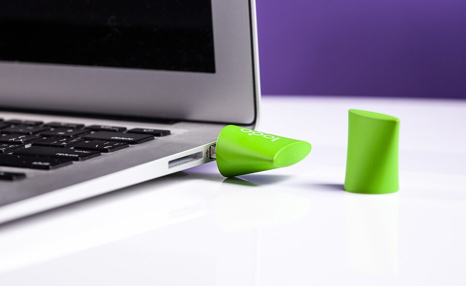 9 Simple Ways to Take Care of Your USB Flash Drive 1 Pixabay Aiia