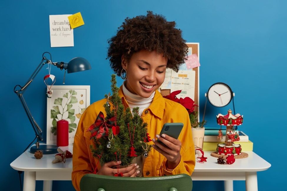 The Role of Social Media in Promoting Seasonal and Holiday Specials 1 Role of Social Media